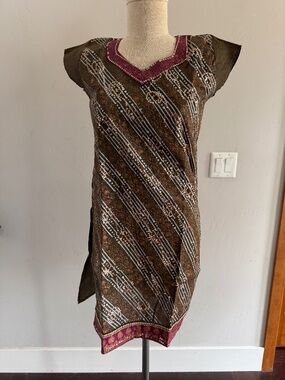 Sleeveless Embroidered Kurti Tunic Top | size 34